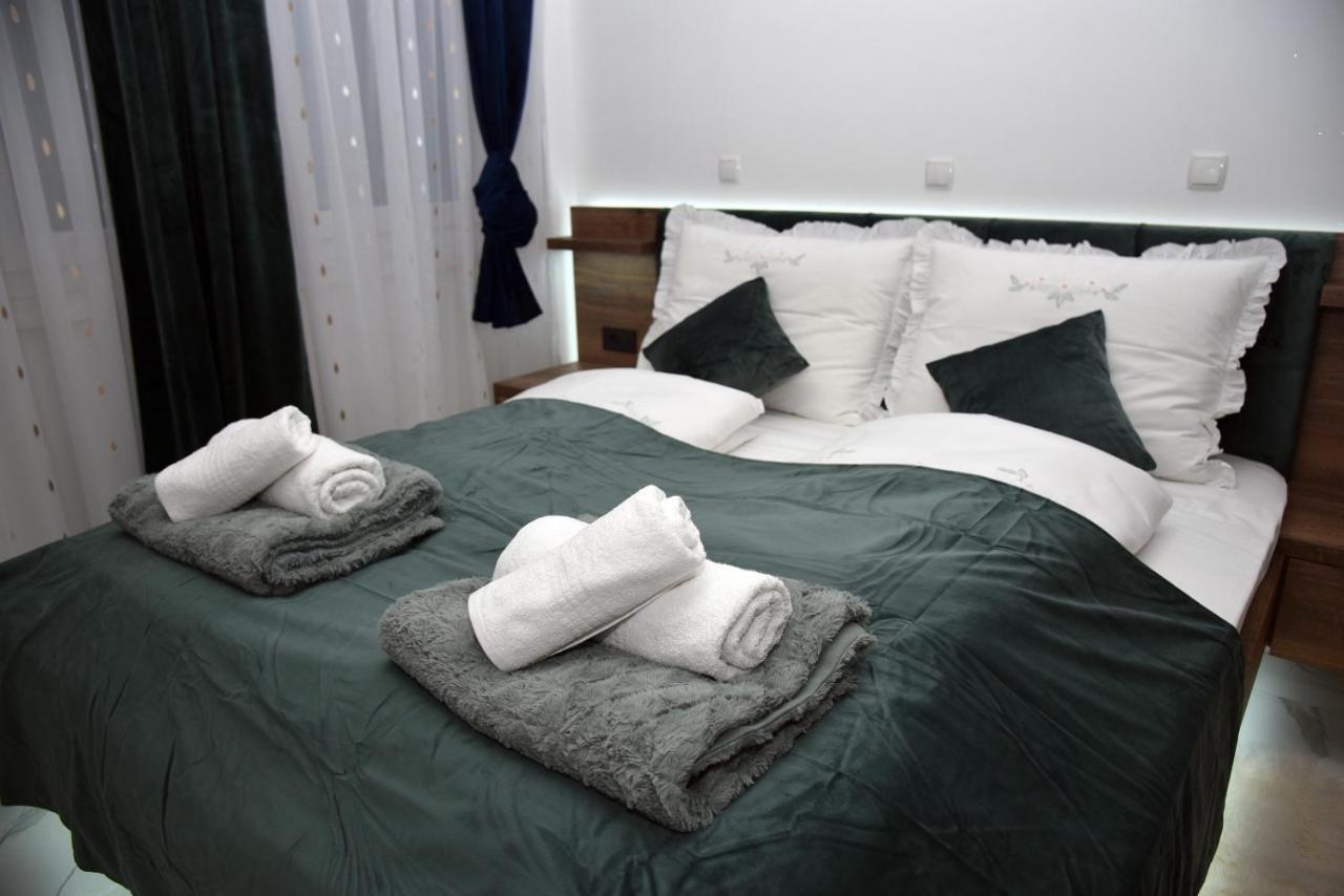 La Luna Premium Deluxe Apartment With Free Jacuzzi, Bikes & Covered Parking Nasice Exterior foto
