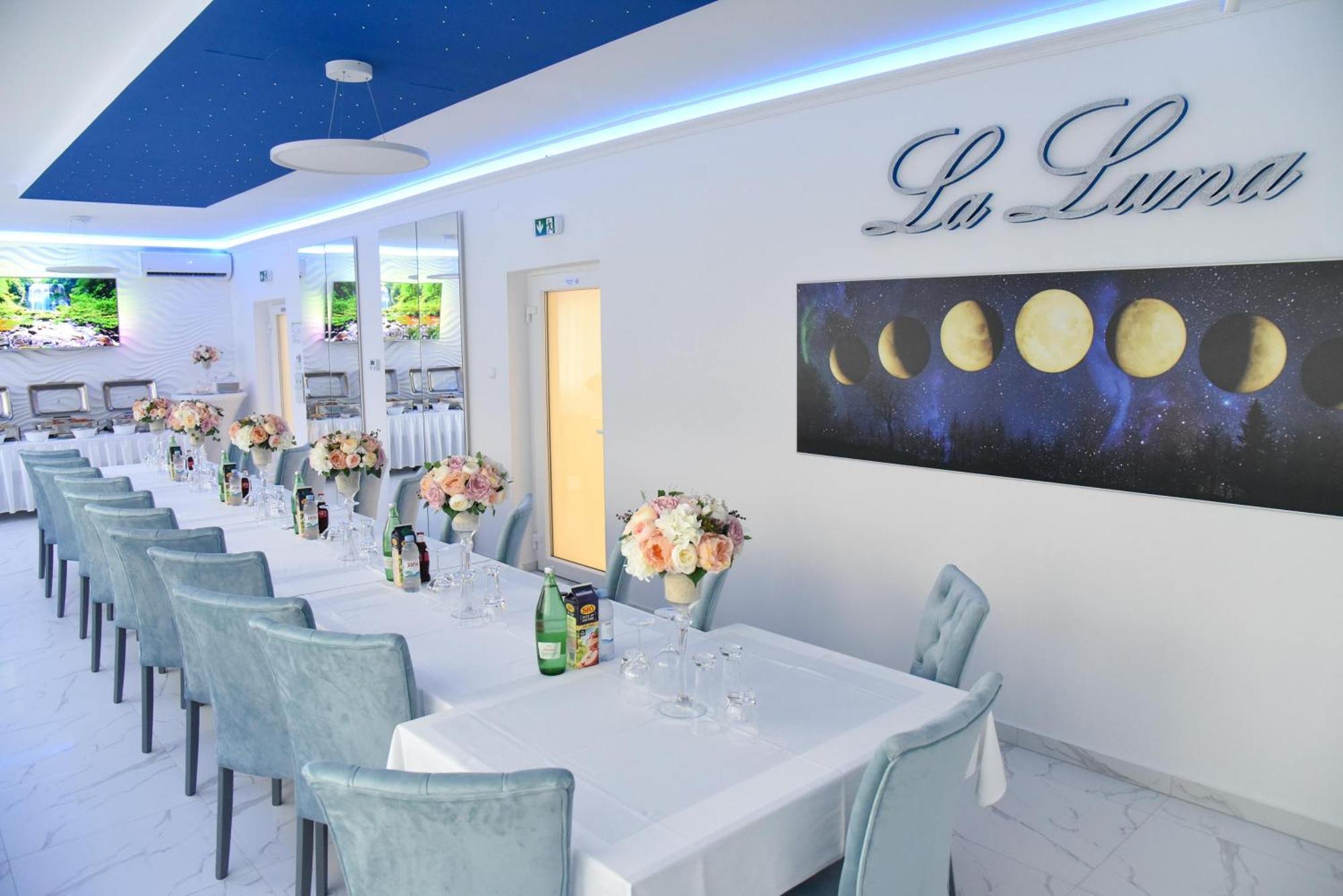 La Luna Premium Deluxe Apartment With Free Jacuzzi, Bikes & Covered Parking Nasice Exterior foto